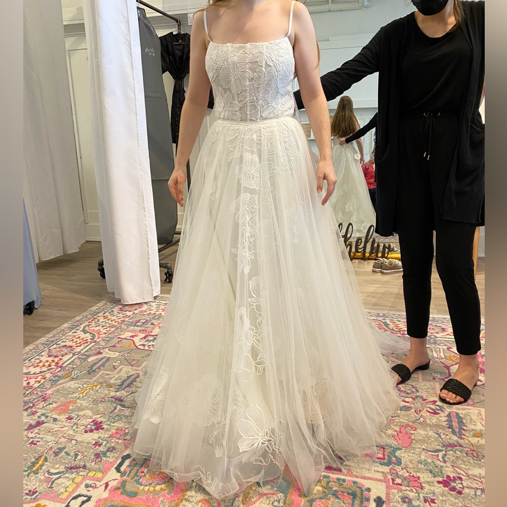 NWT Wtoo Lizbeth Size 6 Ivory